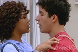 Malhação: Tati e Rodrigo se beijam no Escondidinho