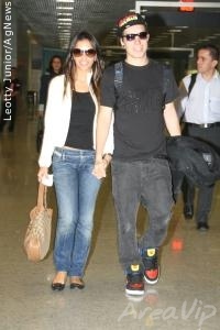 Mariana Rios e Di Ferrero são clicados em aeroporto do Rio