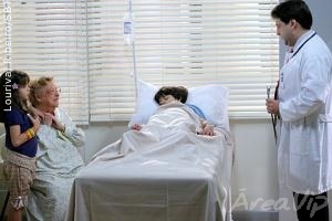 Uma Rosa com Amor: Joãozinho é internado após sucessivos sustos e crises