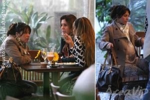 Grávida, Giovanna Antonelli almoça com amigas no Rio