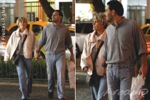 Ana Maria Braga é clicada passeando de mãos dadas com Marcelo Frisoni