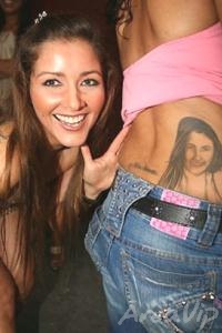 Fã tatua nome e rosto de Nana Gouvêa nas costas