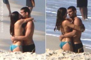 Grazi Massafera e Cauã Reymond trocam beijos em praia carioca