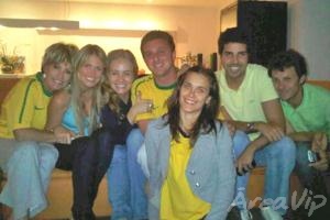 Vips assistem jogo da seleção brasileira na casa de Huck e Angélica