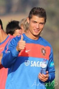 Cristiano Ronaldo teria pago US$ 15 milhões pelo silêncio da mãe de seu filho