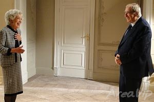 Passione: Diógenes compra mesa e faz surpresa para Brígida