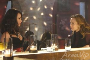 Passione: Clara procura por Francesca no cabaré