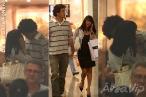 Daniele Suzuki é clicada em clima de romance em shopping