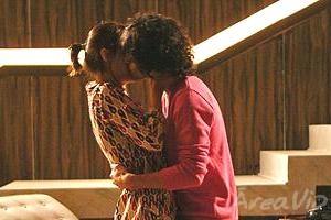 Malhação: Bê e Cris não conseguem conter sua paixão