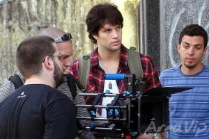 Gustavo Leão grava clipe com a banda de seu irmão