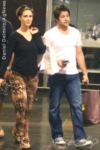 Murilo Benício e Guilhermina Guinle são clicados em shopping no Rio