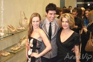 Ao lado de Gianecchini, Maitê Proença e Mariana Ximenes comparecem em inauguração de loja em Sampa