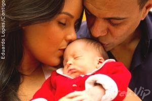 Revista mostra a foto de Maria Eduarda, filha de Luciele di Camargo e Denílson