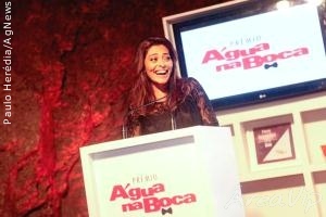 Juliana Paes apresenta premiação em  Niterói