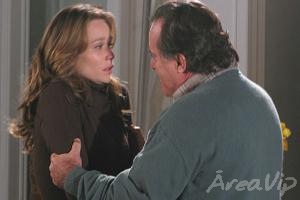 Passione: Antes de voltar para o Brasil, Clara confessa a Totó que era namorada de Fred