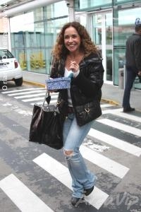 Daniela Mercury visita Adriane Galisteu na maternidade