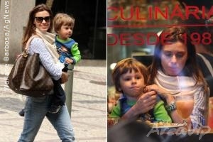Carolina Dieckmann almoça com o filho