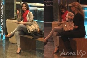 Sthefany Brito passeia com a mãe no shopping
