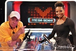 Adriana Bombom  e Silvio Luiz são convidados do Mega Senha