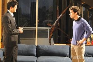 Passione: Agnello expulsa Fred de seu apartamento