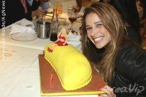 Dany Bananinha comemora aniversário em churrascaria no Rio