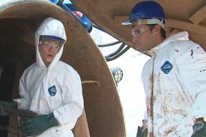 Rosanne Mulholland limpa esgoto em “A Liga”