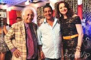 Passione: Jackie e Fortunato vão ao show de Zeca Pagodinho