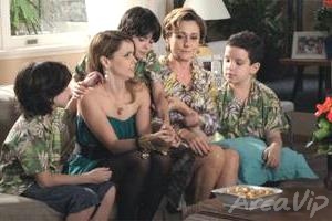 Escrito nas Estrelas: Sofia e Beatriz sofrem na casa de Magali