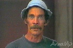 Sem dinheiro, herdeiras do Seu Madruga do seriado Chaves, vendem figurino do pai