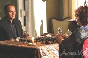 Escrito nas Estrelas: Ricardo resolve se consultar com Madame Gilda