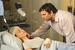 Escrito nas Estrelas: Em estado grave no hospital, Judite pede perdão a Guilherme