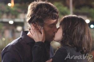 Passione: Fátima toma coragem para se declarar a Sinval e eles se beijam