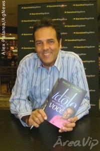 Marco Camargo lança livro no Rio de Janeiro