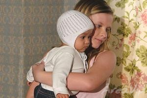 Passione: Clara relembra dificuldades da infância passada ao lado de Valentina