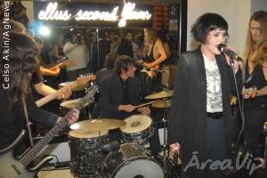 Mayana Moura faz show em Sampa