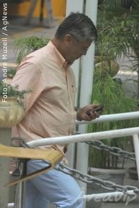 Marcos Paulo visita a ex, Flávia Alessandra, na maternidade