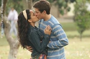 Passione: Alfredo e Kelly se beijam pela primeira vez