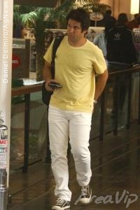 Murilo Benício é clicado em shopping carioca