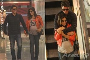 Grávida, Juliana Paes passeia com o marido em shopping