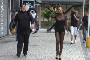 Fernanda Lima e André Marques se vestem de aranha para gravação de programa