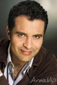 Ator de Rebelde assume homossexualidade