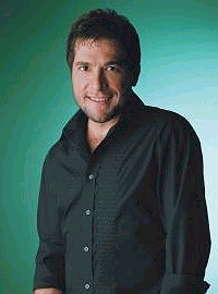 Cantor Daniel e seu pai agitam o ”Boteco do Ratinho”