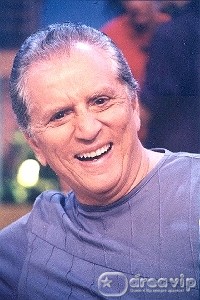 Risco de perder a “Praça” faz Carlos Alberto chorar nos bastidores do SBT