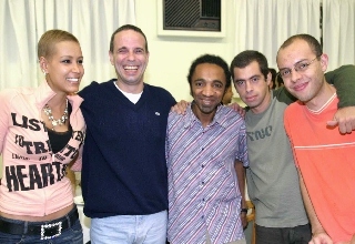 Cantora Duda promove encontro com Djs. e famosos