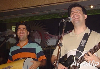 Gêmeos da MPB agitam bar da Vila Madalena