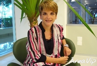 Leonor Corrêa recebe o Grupo Exaltasamba na sala do Melhor da Tarde