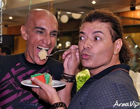 David Brazil comemora aniversário rodeado de Vips