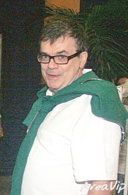 Walcyr Carrasco manda refazer figurinos da novela