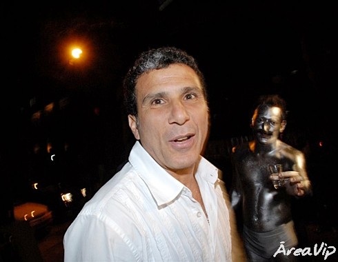 Eri Johnson será Charles Chaplin no Carnaval