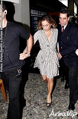 Vips prestigiam a volta de Cissa Guimarães aos palcos